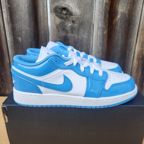 *Nike Air Jordan 1 LOW SE Patent White 'Legend Blue'  UNC (GS 6.5Y Women's 8 - Picture 2 of 7